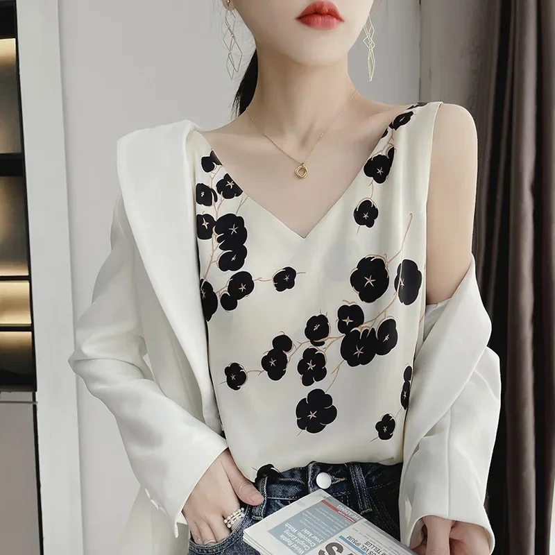 2025 Summer Women\'s V-neck Silk Top Satin Top With Beautiful Print Luxry Summer Vest Top Cropped Top Tops For Women Sexy Blouse