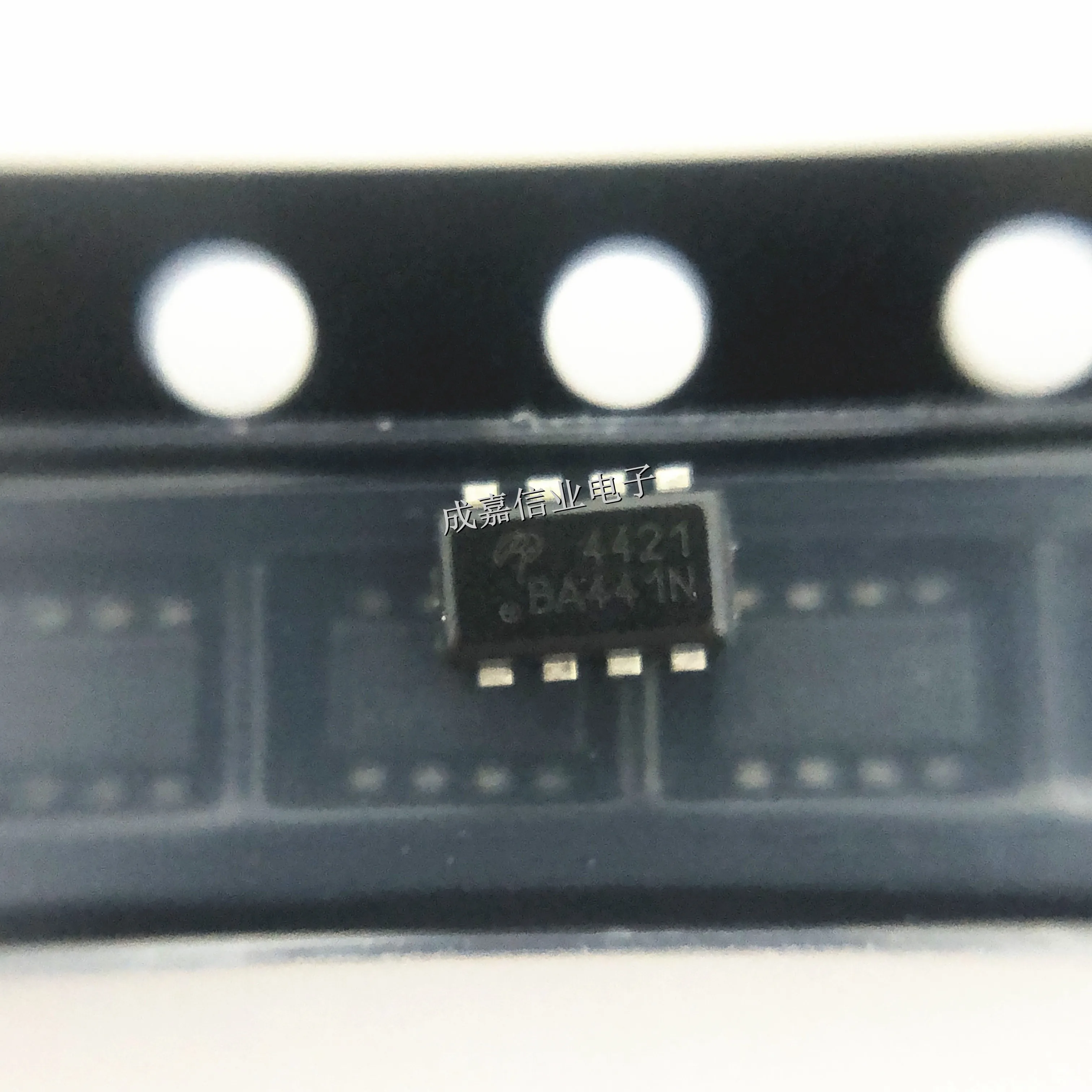 10pcs/Lot AON4421 DFN-8(2x3) MARKING;4421 P-channel Field-effect Transistor 8A 30V 34mΩ