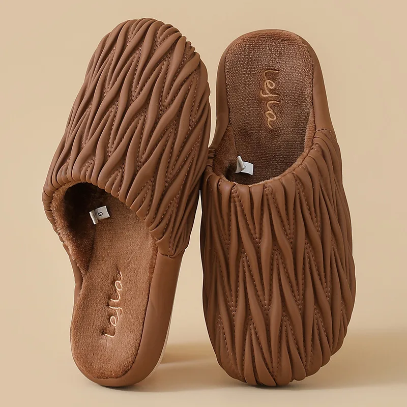 الجملة النعال القطن للنساء الخريف الشتاء داخلي المنزل مطوي زوجين نمط جديد سميكة القاع الدافئة بو الجلود للماء