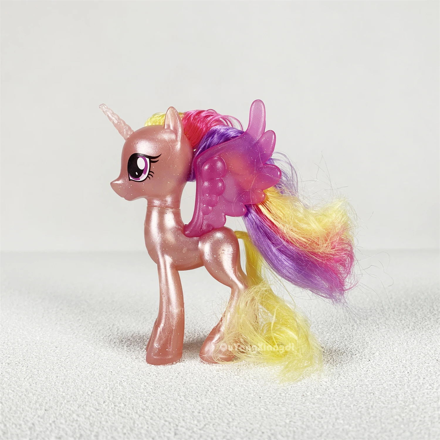 P11-039 Action Figures 10-13cm Little Cute Horse Model Doll Gold powder Princess Color hair Cadance Toys for Children