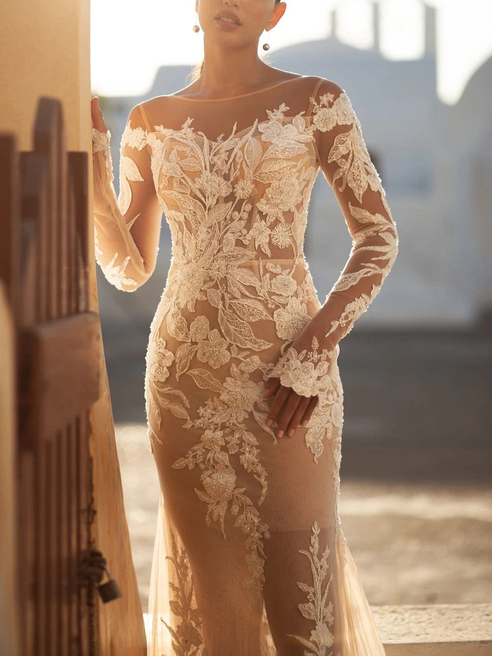 Champagne Lining Gorgeous Appliques Wedding Dress Customized For Women With Detachable Train Shiny Illusion Bridal Gown