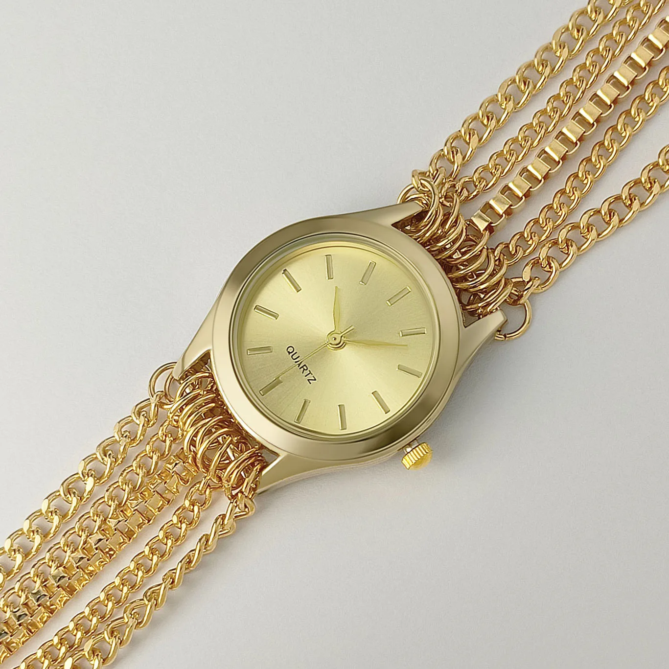 ساعة فاخرة للنساء حزام معدني ساعات السيدات كوارتز ساعات المعصم النساء ساعة أصدقاء الأسرة هدية الكريسماس عيد الحب