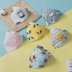 2 Stks/partij Nieuwe Slabbers Driehoek Dubbele Katoen Slabbetjes Cartoon Print Speeksel Handdoek Baby Jongens Meisjes Voeden Schort Katoen Bandana slabbetjes