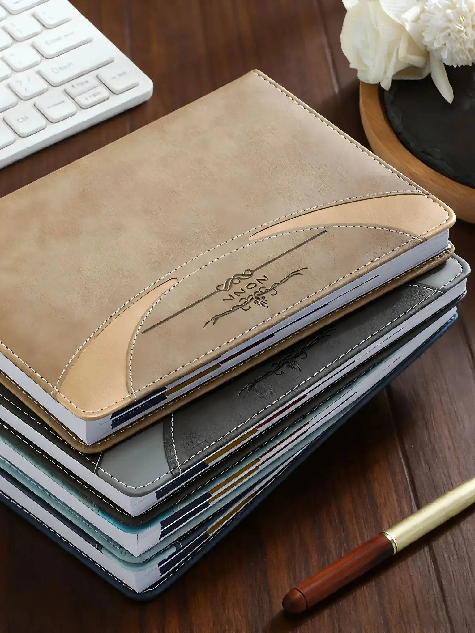 

Новый кожаный ежедневник 2025 года - английские страницы, размер 14,5см*20,5см, водонепроницаемый дизайн с эффектом кожи, ежегодные планировочные страницы на английском языке