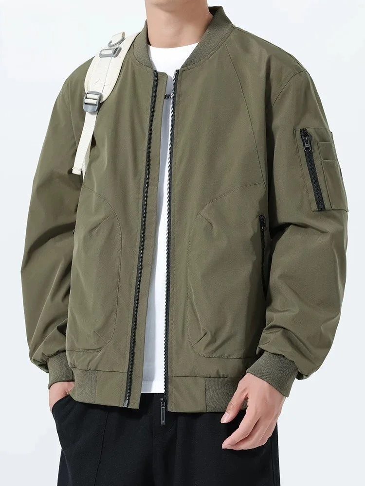 Sistema de Organización y Exhibición de Ropa para Hombre: Perchero de Manga Larga con Botones y Lazos para Chaquetas y Abrigos, Unidad de Almacenamiento y Arreglo para Marcas de Moda.