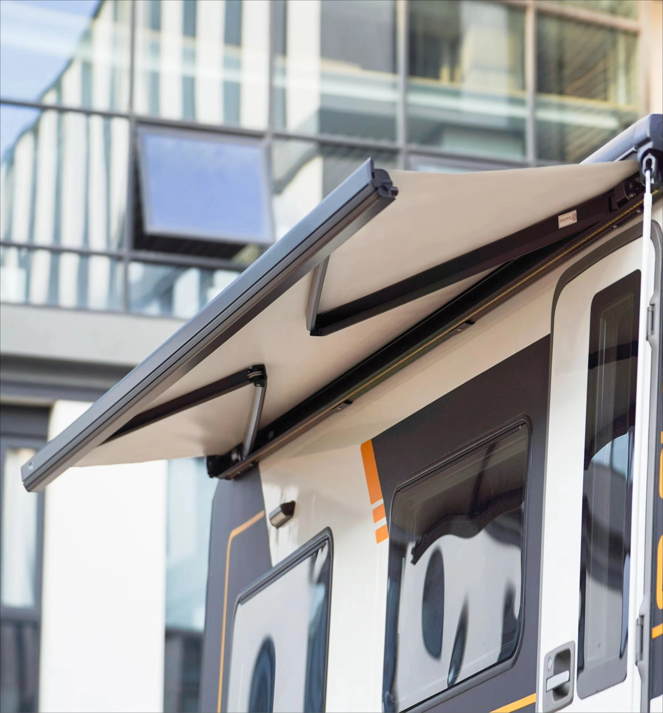 

Выдвижной тент Awnlux W5500 для автодомов и караванов с ручным и электрическим приводом, из 100% водонепроницаемой ПВХ-ткани