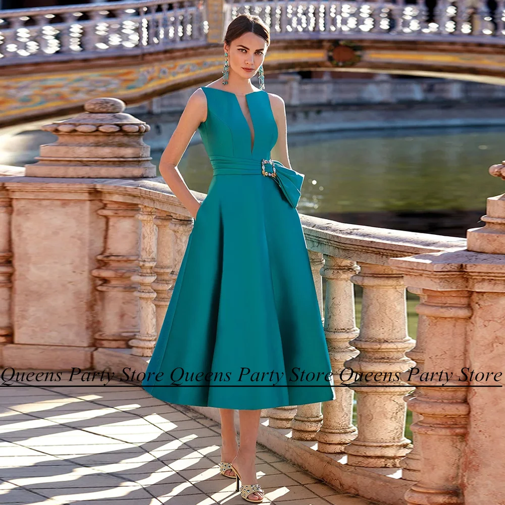 

Turquoise Blue Motrher of The Bride Dress Groom's Mom Wedding Party Dresses Sleeveless V Neck Tea Length A Line Guest Gown