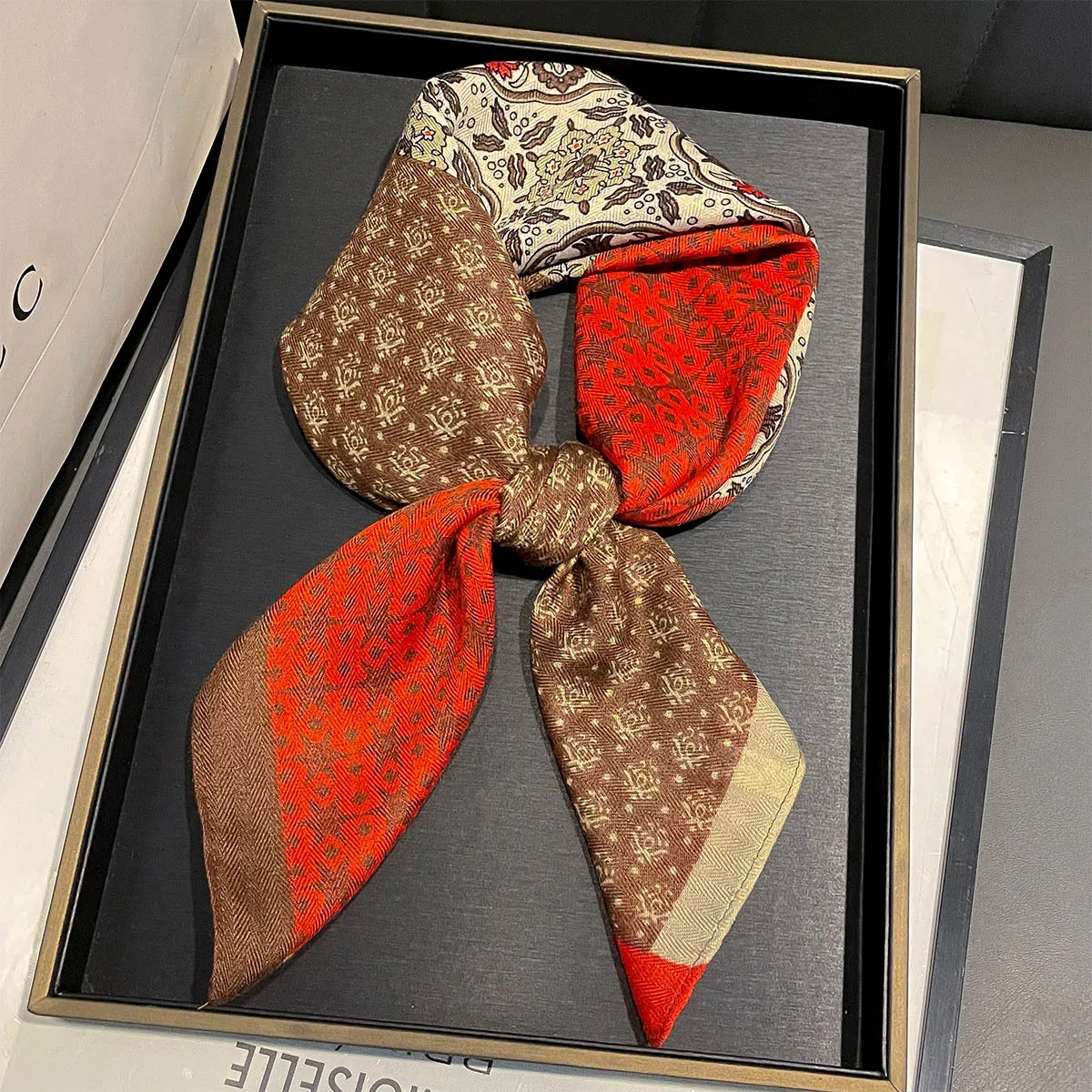 وشاح مربع فاخر للنساء أنيق السيدات الحجاب ريترو بيزلي منديل تقليد الأوشحة الحريرية شال أنيق للسفر