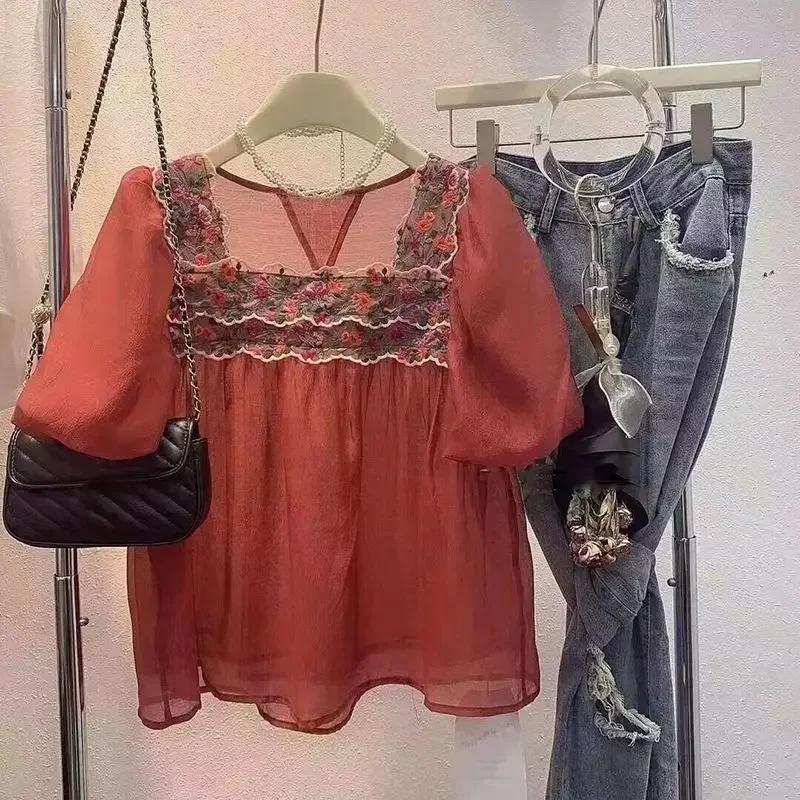 เสื้อเชิ้ตแขนสั้นคอเหลี่ยมปักลายดอกไม้สไตล์เกาหลีสำหรับฤดูร้อนสำหรับผู้หญิงเสื้อแขนพองผ้าชีฟองเบบี้ดอล