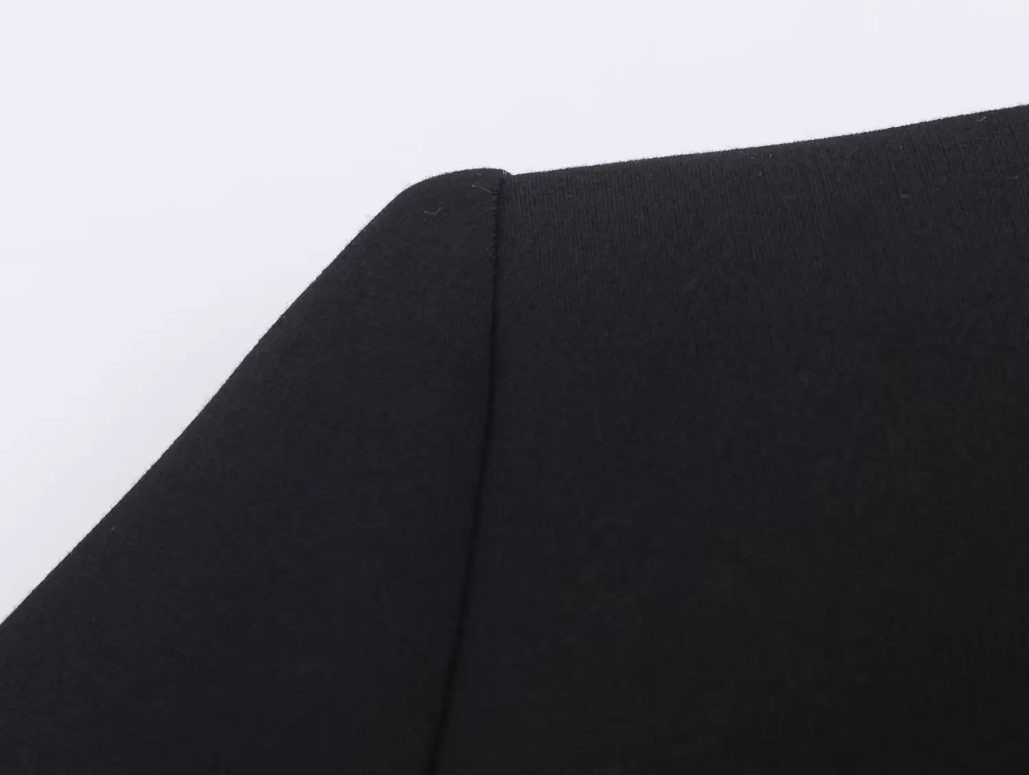 European-style new women's fashionable and versatile elegant lapel suit jacket with shoulder pads and buckle details.