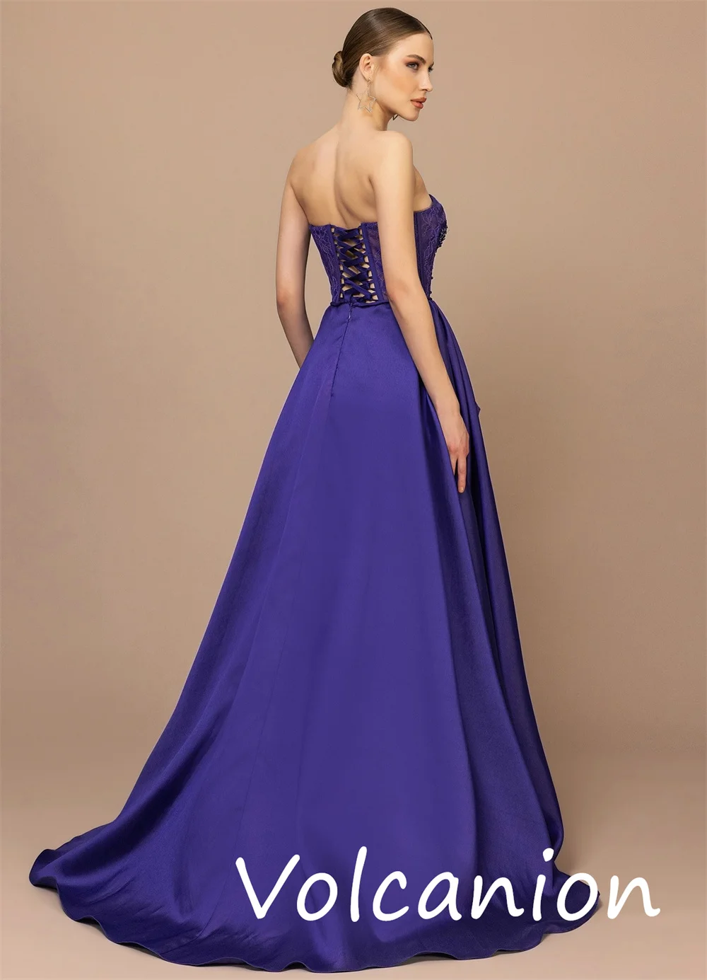 فساتين طويلة مخصصة أنيقة ورائعة من Charmeuse مطرزة على شكل حرف A بدون حمالات مناسبة حسب الطلب