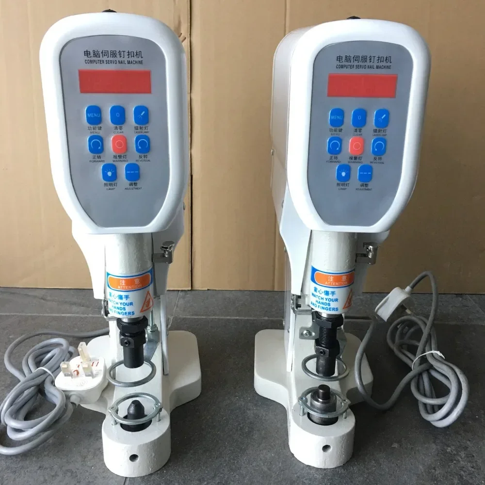 Electric automatic eyelet attaching machine for different sizes of eyelet