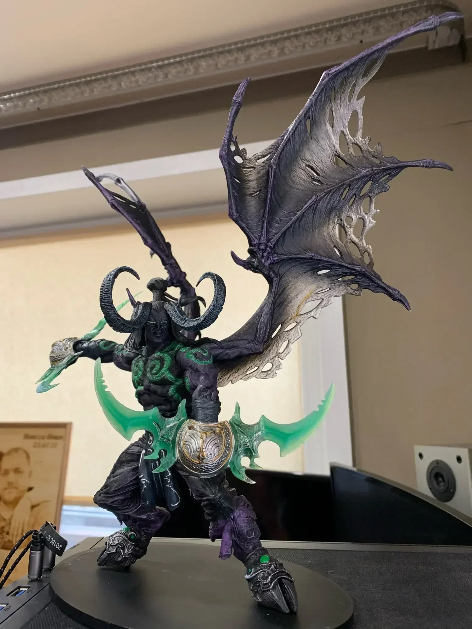 25cm DC Game WOW Character Demon Hunter illidan Stormrage Action figure PVC statue Collectible Model kids gift toys Deluxe Boxed