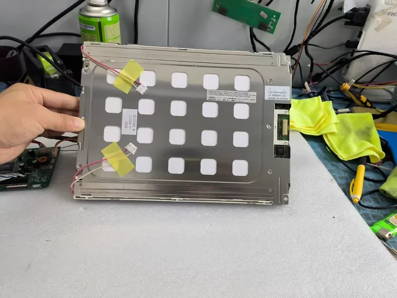 

Жидкокристаллический дисплей LQ104V1DG21 с диагональю 10,4 дюйма