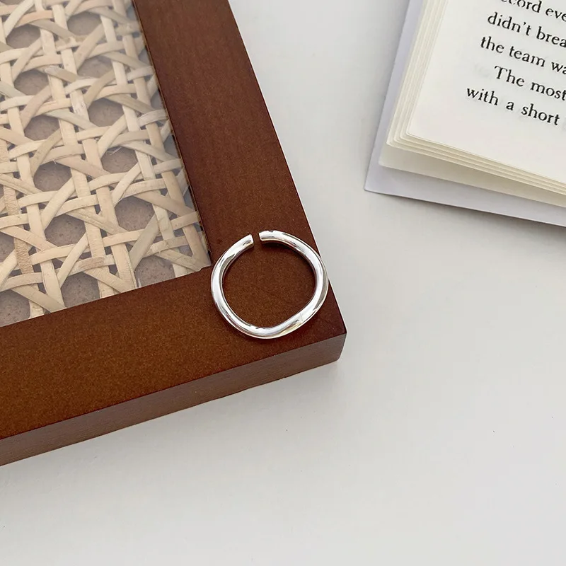 Offene Ringe aus 925er-Sterlingsilber mit gewellter Linie für Damen und Herren, eleganter Luxus-Schmuck, Accessoires, Großhandel mit Schmuck – Detail 5