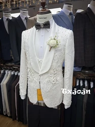 White Classy Jacquard Men's Suits 3 Pieces Wedding Groom Tuxedo Gorgeous Beaded 3D Flower Suit Set For Men Prom Wear Customized