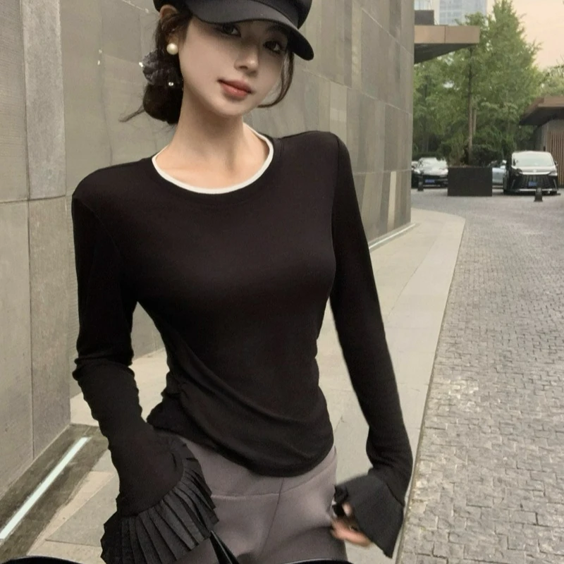 

Высококачественная элегантная стильная футболка с расклешенными рукавами и длинными рукавами, с круглым вырезом, утягивающая основа, внутренний слой, новый модный топ для женщин, осень