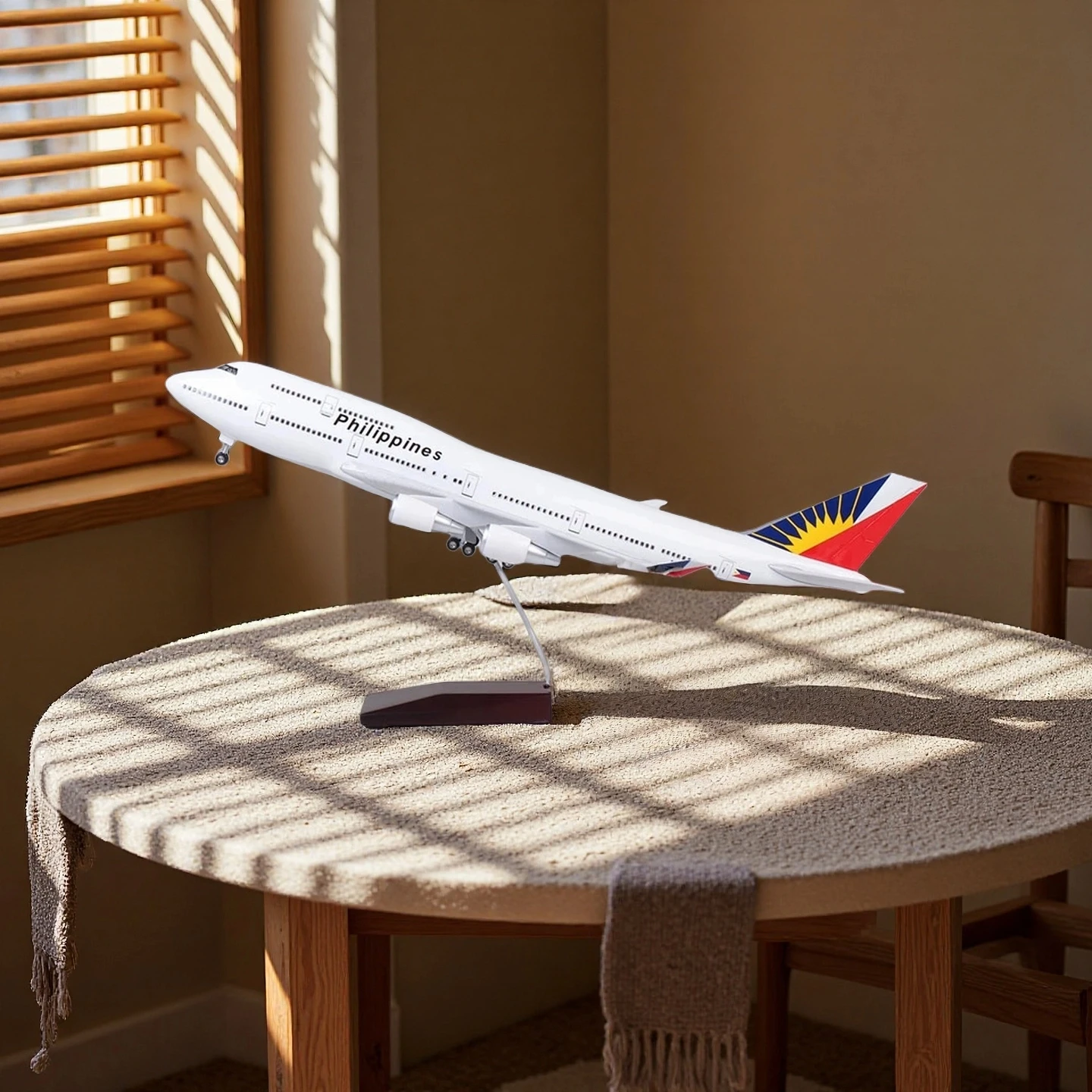 

Aircraft Model 47CM Philippinesi Airways 747 Airplane B747 Model Kit Die-cast Resin Toy with LED Lights (Touch or Sound Control)