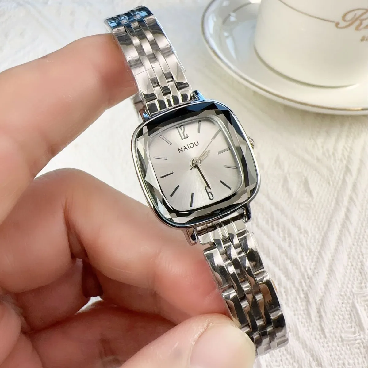 Women's Watches Diamond Shaped Small Square Dial Light Luxury Steel Strap Quartz Watch Fashion Simple Ladies' Watch Gift