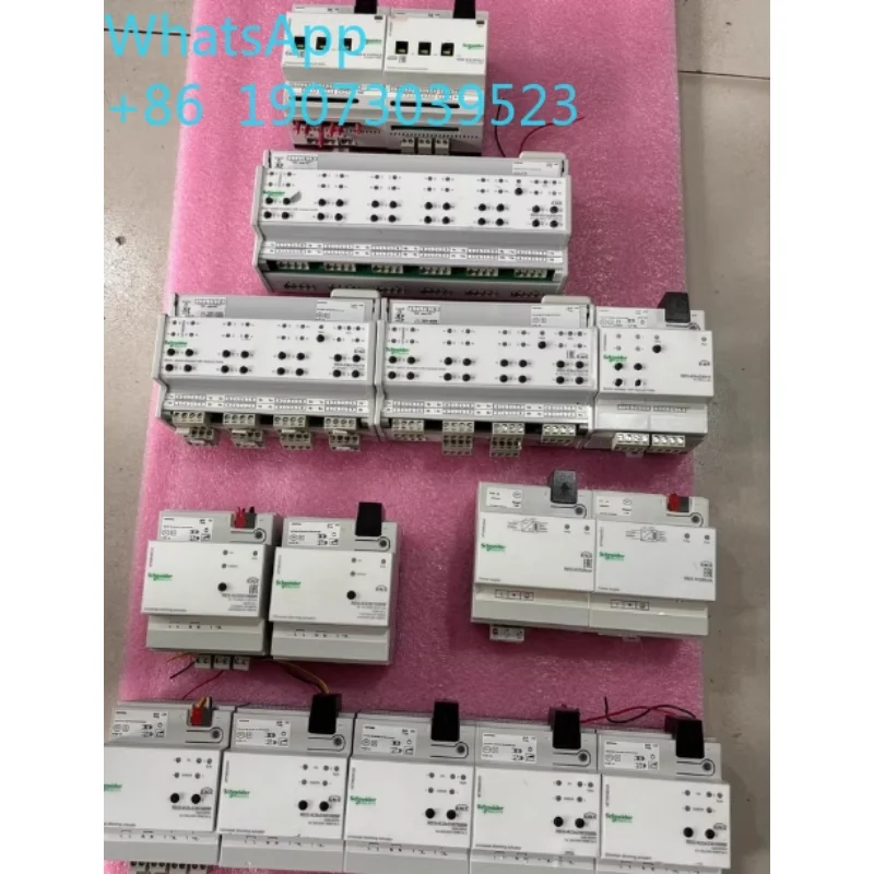 KNX intelligent lighting dimming module, physical picture,  a batch of original cabinets disassembled