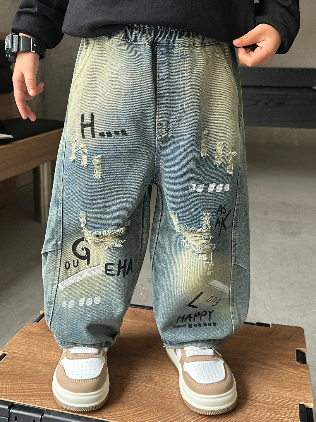 

Детские джинсы для мальчиков на весну-осень, с высокой талией, прямые, с рваными элементами, в корейском стиле, модные брюки для детей на весну