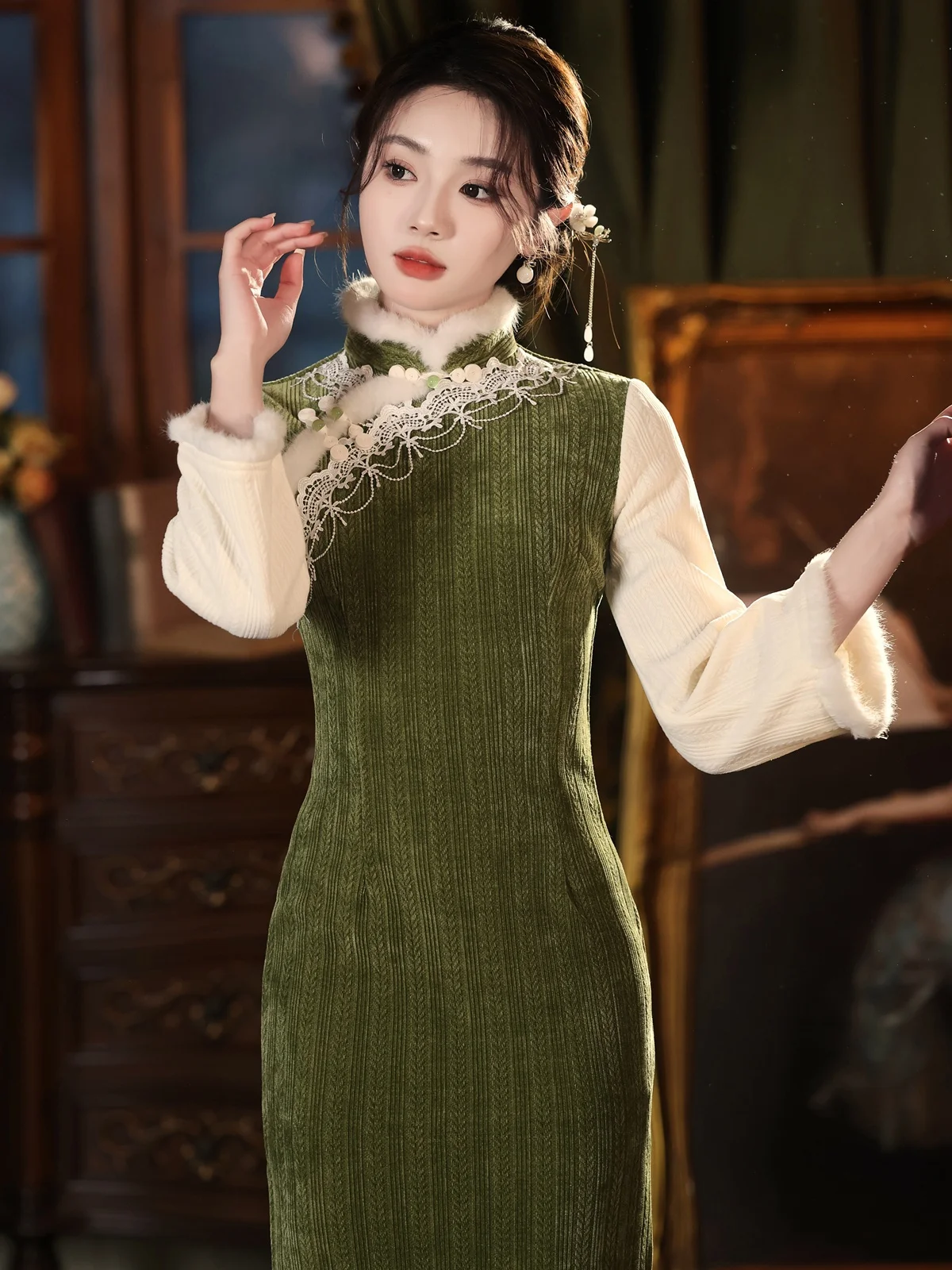 Young New Chinese Chenille High Sense Long Sleeve Cheongsam Winter Slimming Daily Warm Women