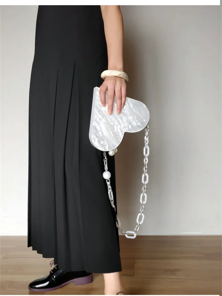 2022 fashion design pearl white heart shape acrylic clutch bag with acrylic chain