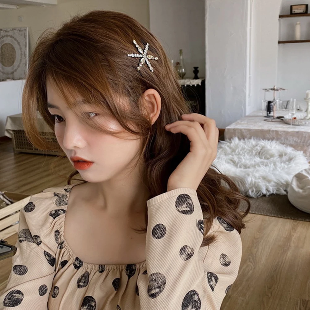 

2Pcs Alloy Snowflake Hairpins Sparkling Crystal Hair Clips Elegant Women's Hair Barrettes for Festival Gift Xmas Decor