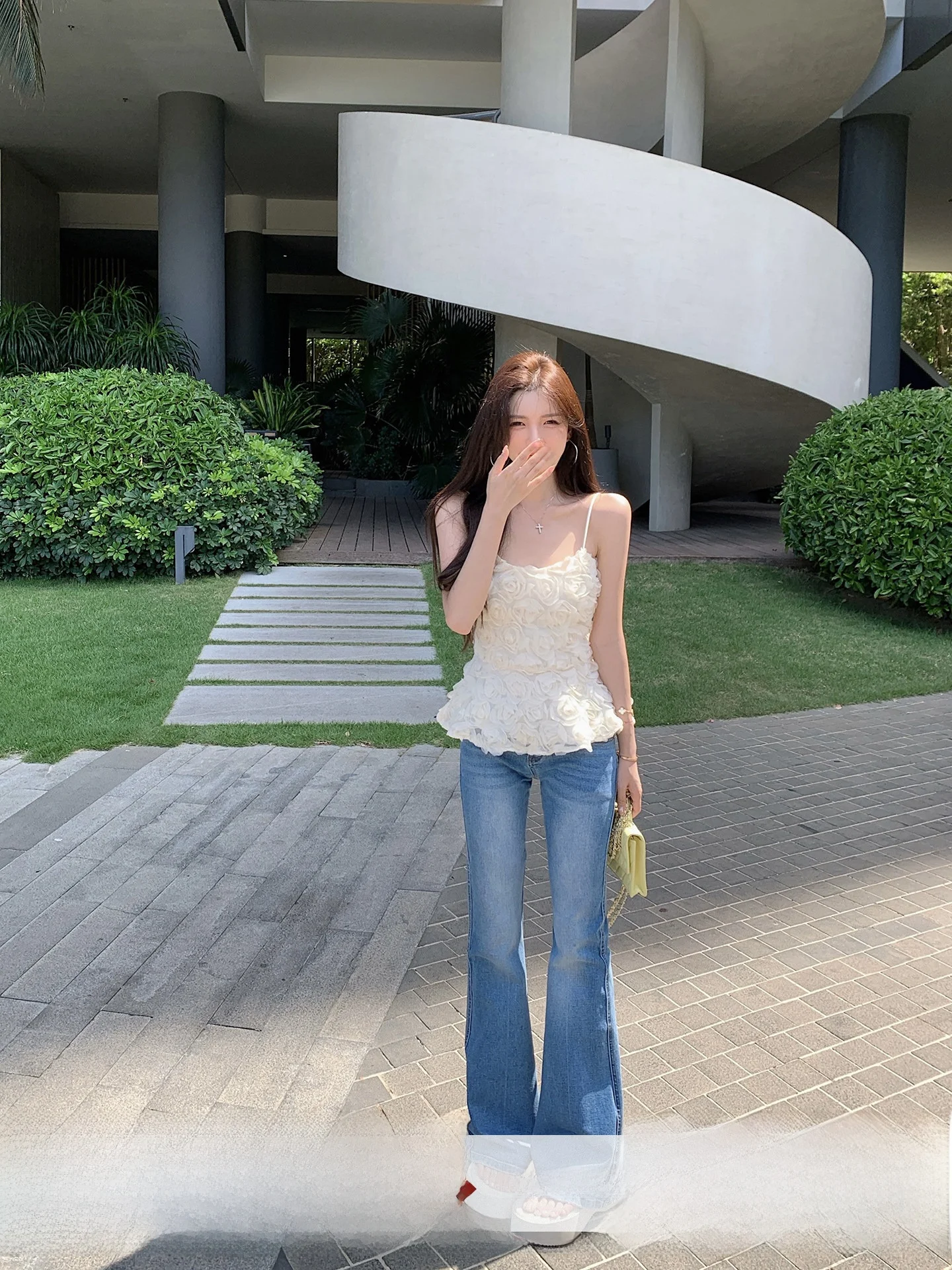 

Стильные облегающие джинсы с высокой талией и расклешенными штанинами для женщин, летние, новые, повседневные, универсальные, длинные брюки, прямые джинсы