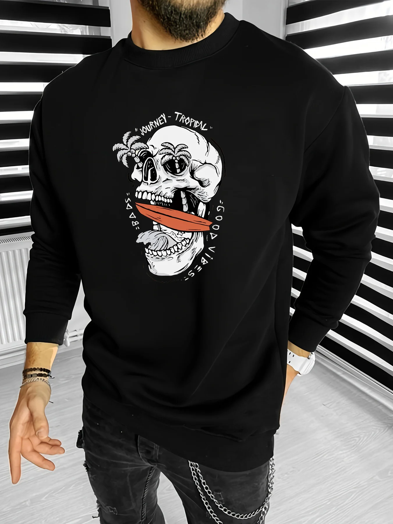 

Men's autumn and winter fashionable casual loose skull print long sleeved round neck sweatshirt