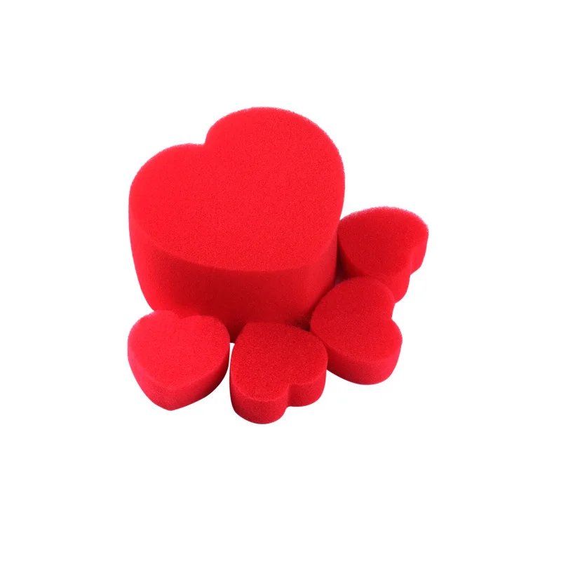 Heart-to-heart connection heart-shaped creative romantic close-up sponge heart - one large and four small magic props