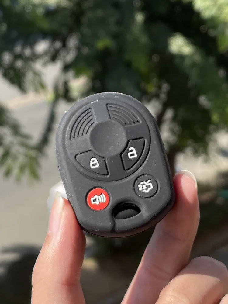 Xinyuexin Silicone Key Holder Car Keys for Ford Fiesta Focus Escape 2011 2014 2017 4Button Keyless Cover Case Keychain Accessory