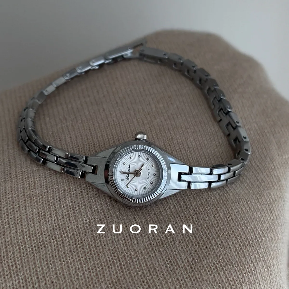 Exquisite women's wristwatch, silver mini dial, elegant French style, versatile women's watch, suitable for women to wear.