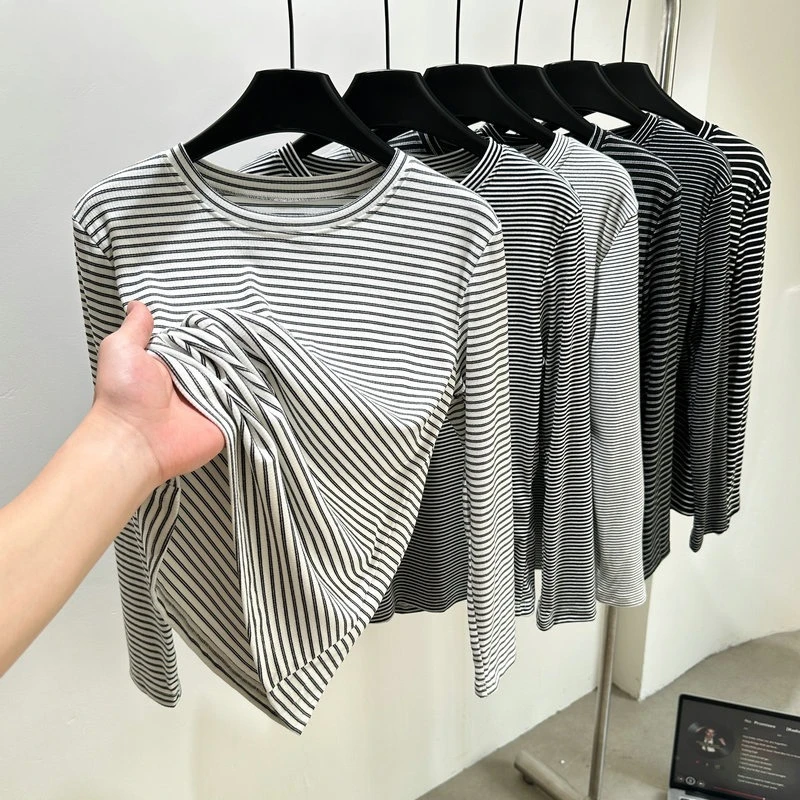 

Пижамы с круглым вырезом, полосатая футболка с длинными рукавами для женщин, подходит для осени и зимы 2026, тонкий универсальный топ, серая одежда для сна