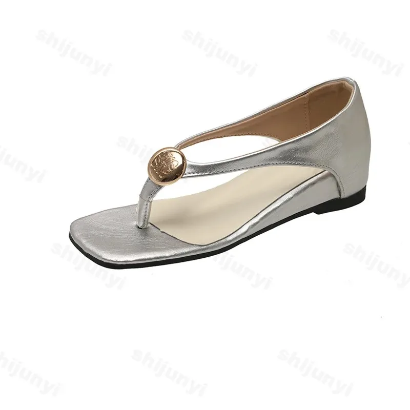 

Outdoor Casual Comfortable Height Increase Non Slip Wedge Shoes Women Flip Flops Sandals Summer Vintage Metal Decoration