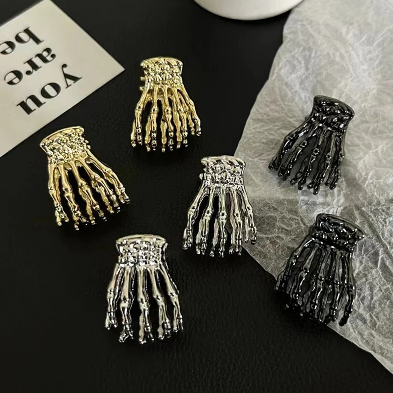 

Halloween Skeleton Hand Shark Clip Dark Gothic Punk Metal Ghost Claw Clip Exaggerated Ponytail Hair Accessories