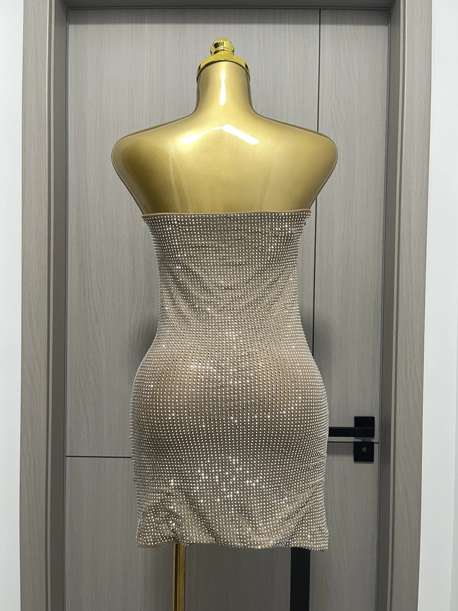 新しい女性の高級パーティードレスキラキラシルバーラインストーンセクシーなカットアウト美しい 3D 花の装飾タンクミニドレス Vestido