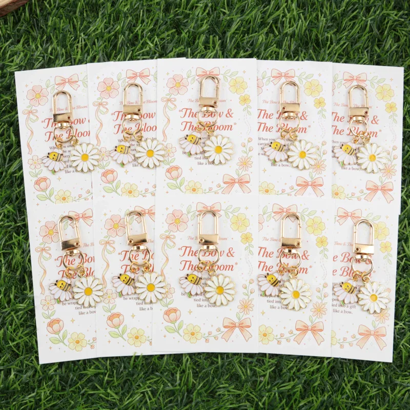 5/10A set of cute little bee and daisy keychains Comes with an incentive greeting card  Suitable for promotional items used in p