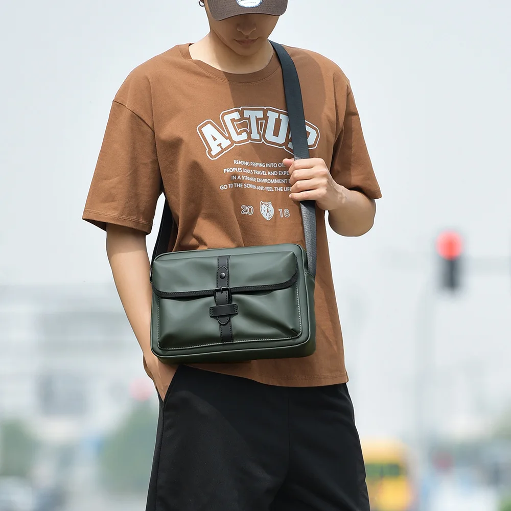 

Waterproof leather film lock single-shoulder bag for men, flat storage, paired with a large-capacity crossbody square backpack