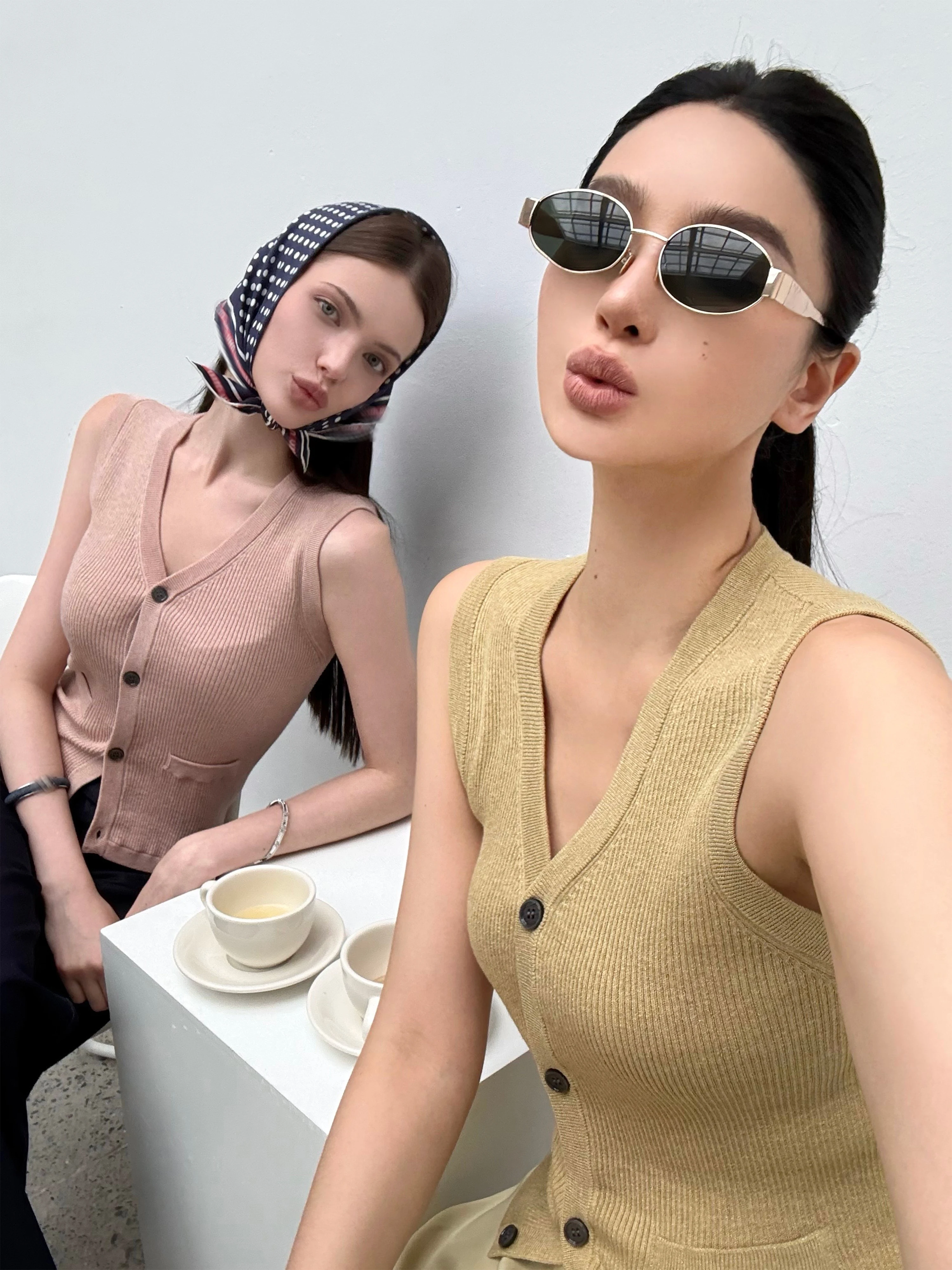 ZhouMiao New Money Gold Thread Sparkling Wool Blend Knitted Vest Top Casual Style Slim Fit Breathable Polyester Nylon Acrylic...
