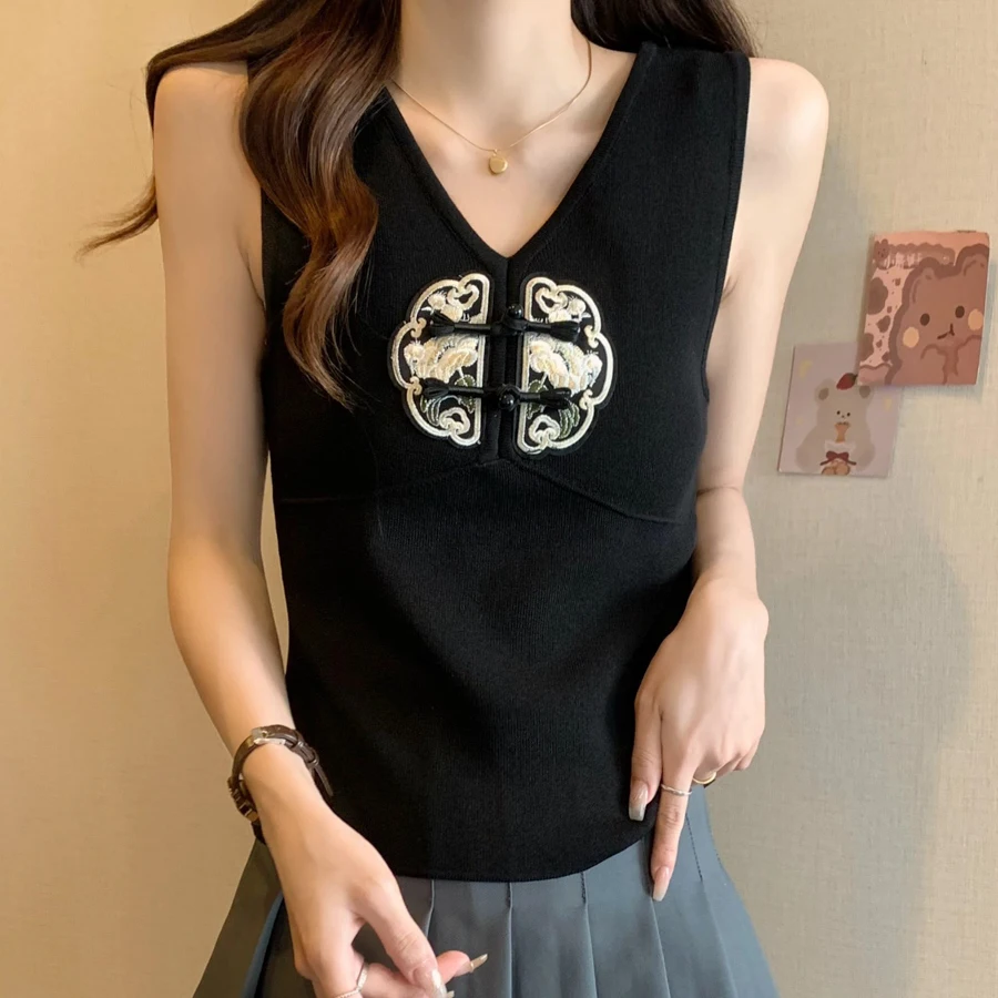 New Summer Sleeveless Women Knitted Sweater Pullover Fashion Embroidery V-Neck Black White Knit Sweater Women Tops Blusas H693