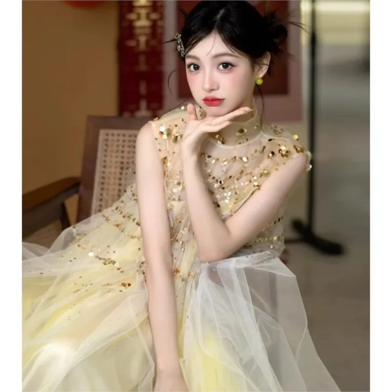 

A new Chinese-style morning gown for toasting and taking photos yellow niche light dress