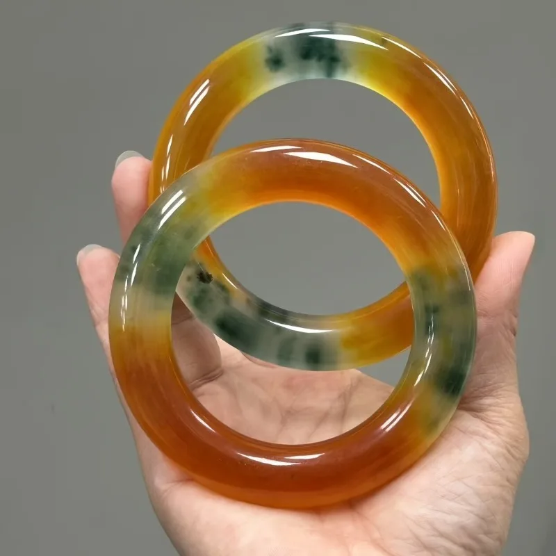 

Natural Quartzite Jade Bracelet Jewelry with Elegant Design for Both Men and Women