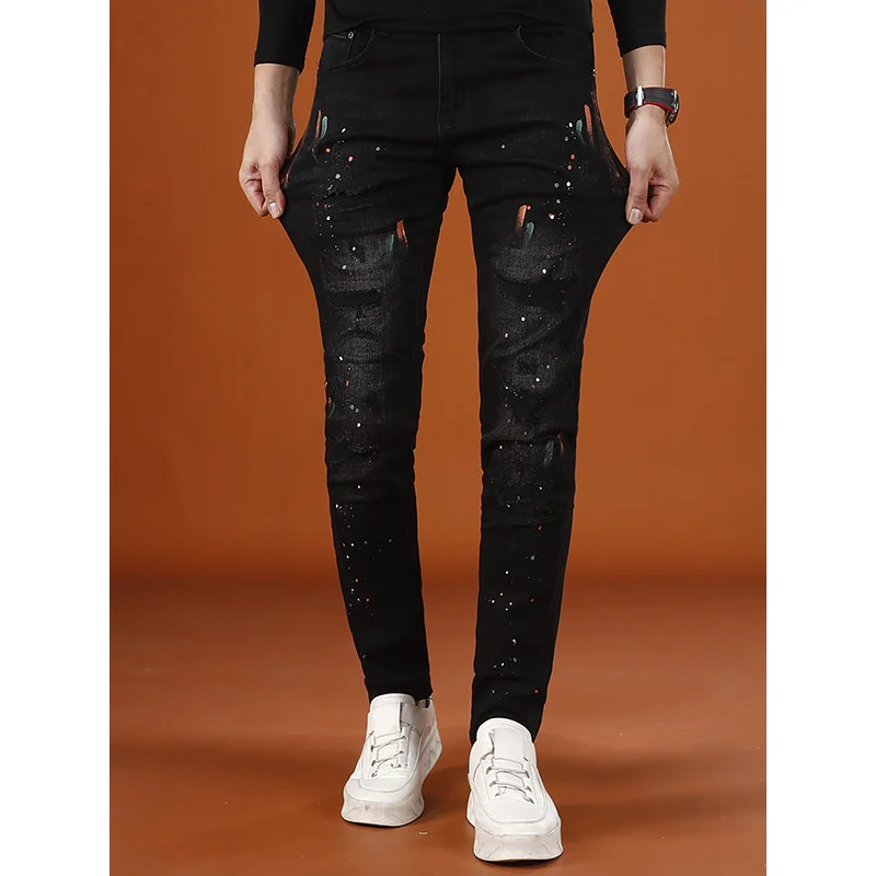 

Уличные красивые мужские брюки, модный принт с краской, повседневная стрейч, маленькие ноги, ностальгические рваные джинсы в стиле ретро.