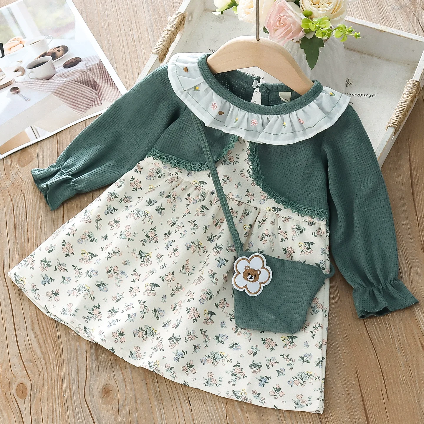 Dress girls autumn 2025 princess dress baby outside wear skirt floral Korean version of the foreign-style false 2-piece