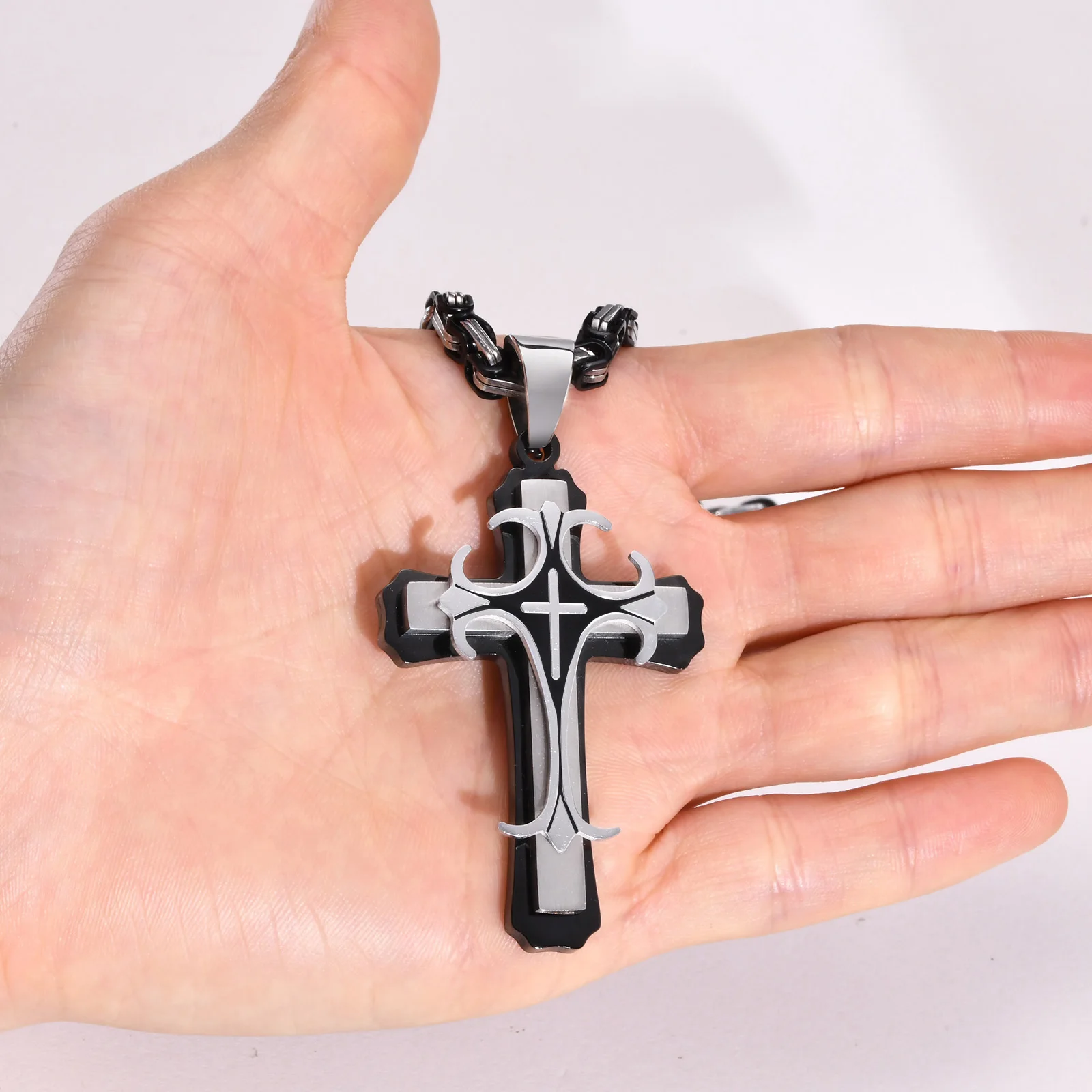 Vnox Men Cross Necklace with 4MM Byzantine Chain,Punk Rock Stainless Steel Catholic Crucifix Pendant
