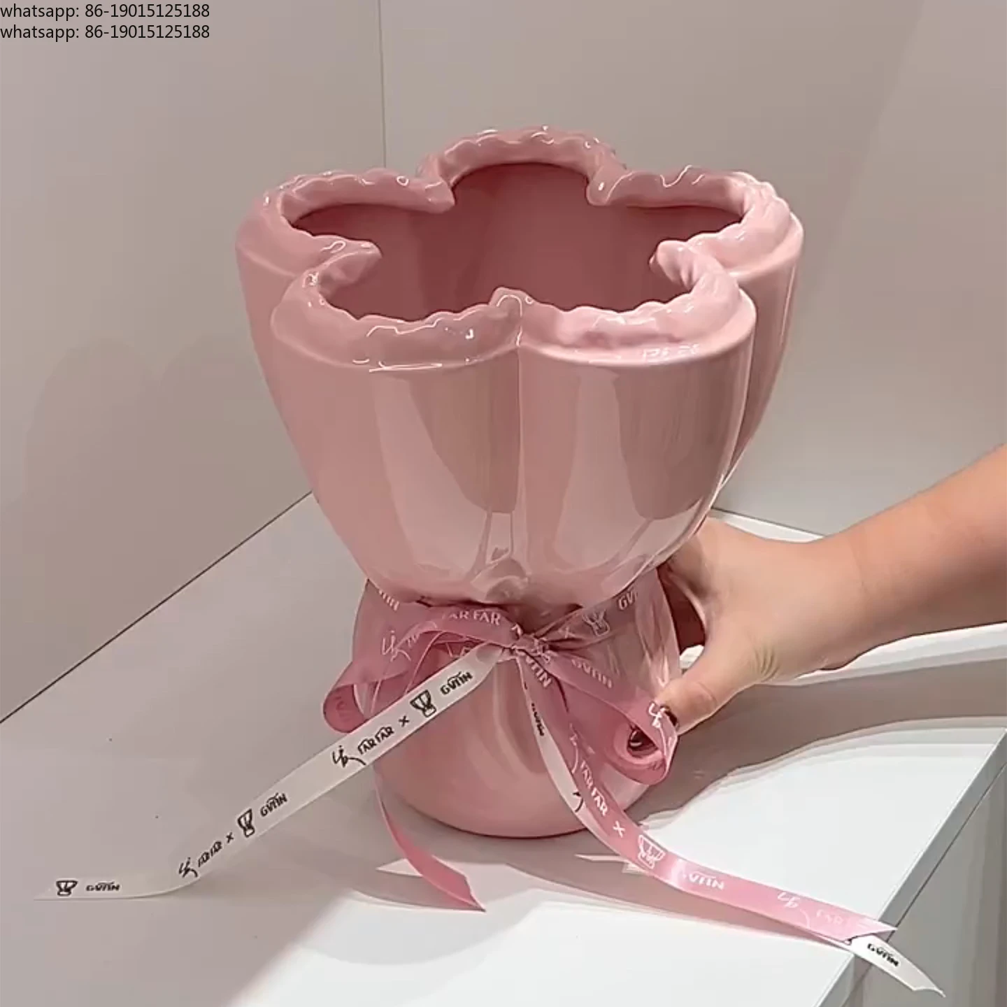 

2025 new collection Ceramic vase ornaments, living room flower arrangements, light luxury, high-end retro decorations