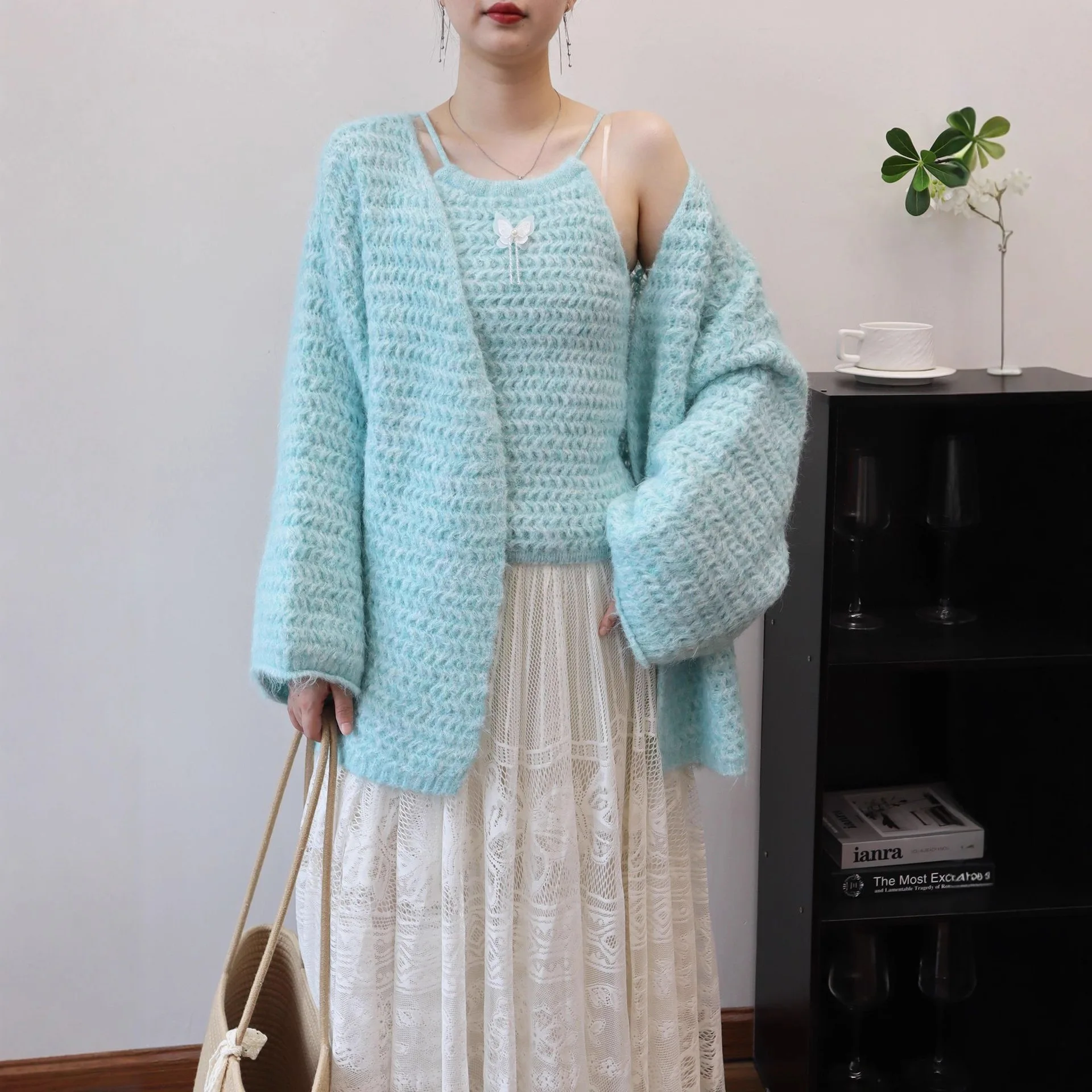 

Женский кардиган из двух предметов, вязаный джемпер с 3D бабочкой на бретельках, кардиган с открытой строчкой и длинными рукавами, свободный крой, осень-зима 2023 г.