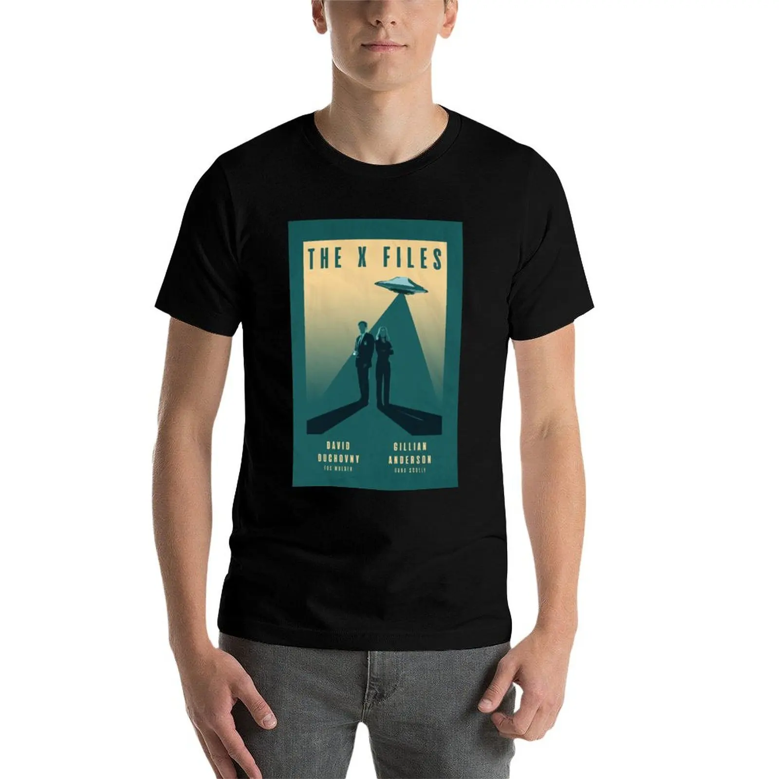 

The X Files Mulder and Scully David Duchovny and Gillian Anderson Retro Vintage Poster T-Shirt