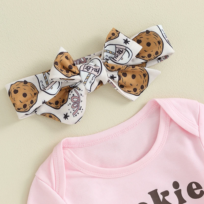 

Милый комплект рождественской одежды для маленьких девочек с комбинезоном с буквенным принтом, расклешенными брюками и повязкой на голову с бантом для малышей